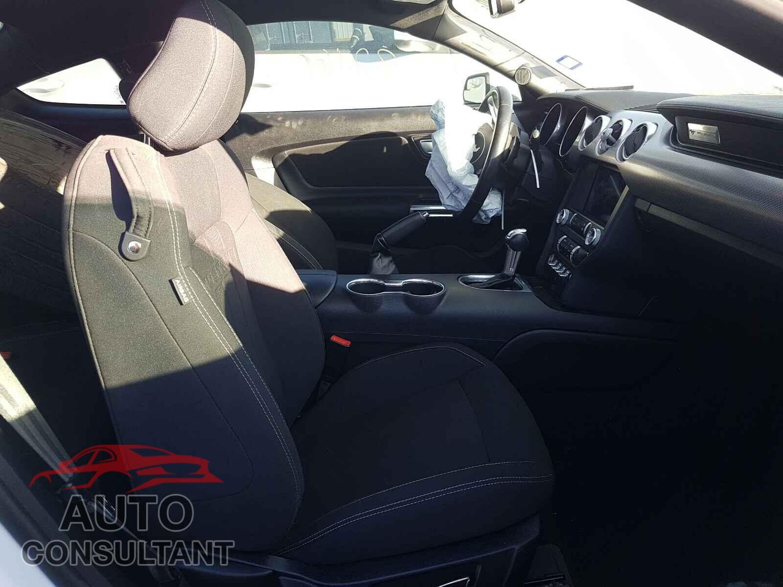 FORD MUSTANG 2019 - 1FA6P8CF9K5157672