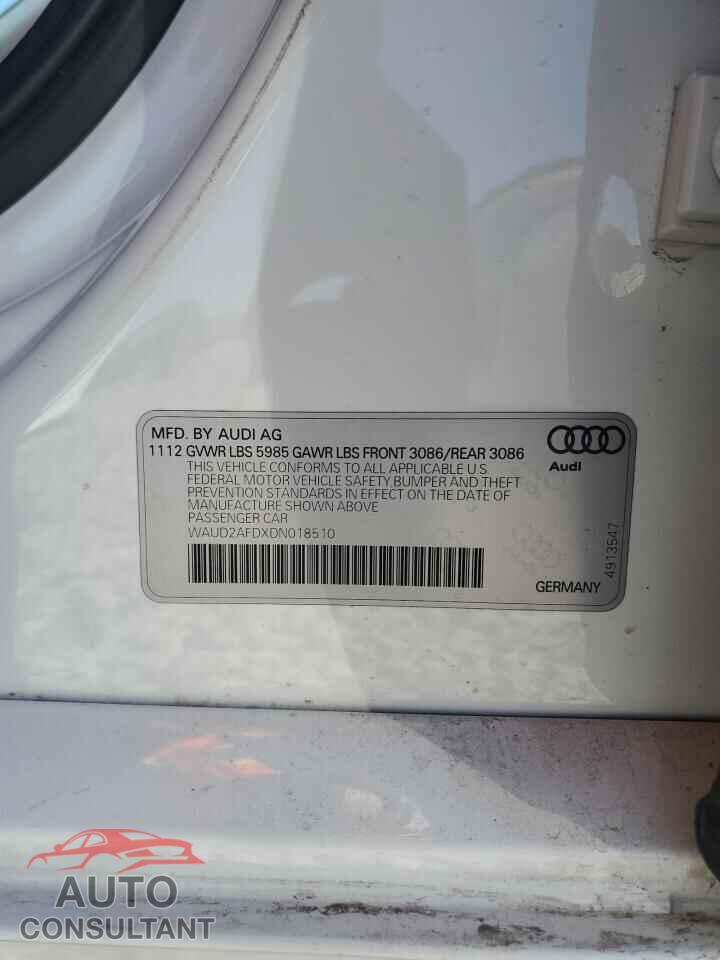 AUDI S8 2013 - WAUD2AFDXDN018510
