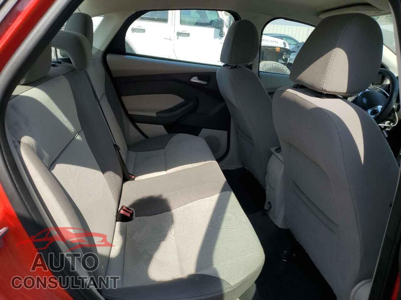 FORD FOCUS 2014 - 1FADP3F25EL433087