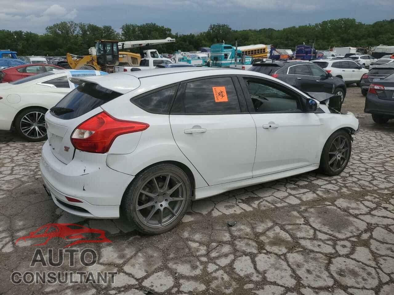 FORD FOCUS 2014 - 1FADP3L96EL197700
