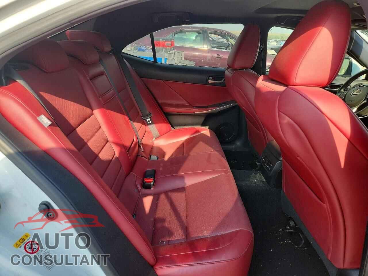 LEXUS IS 2018 - JTHC81D20J5027502