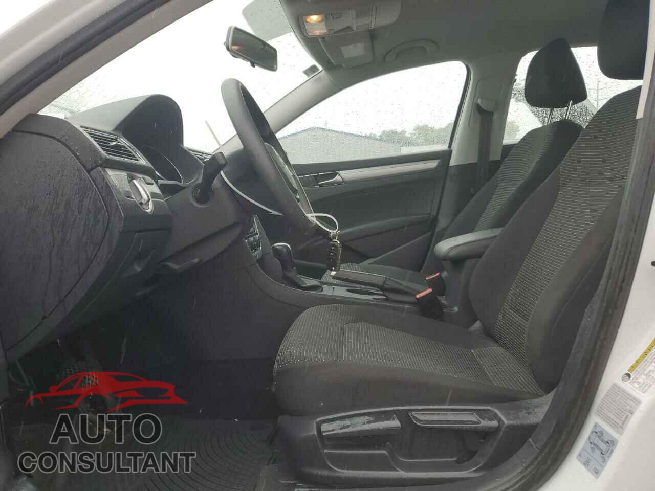 VOLKSWAGEN PASSAT 2017 - 1VWAT7A3XHC013813