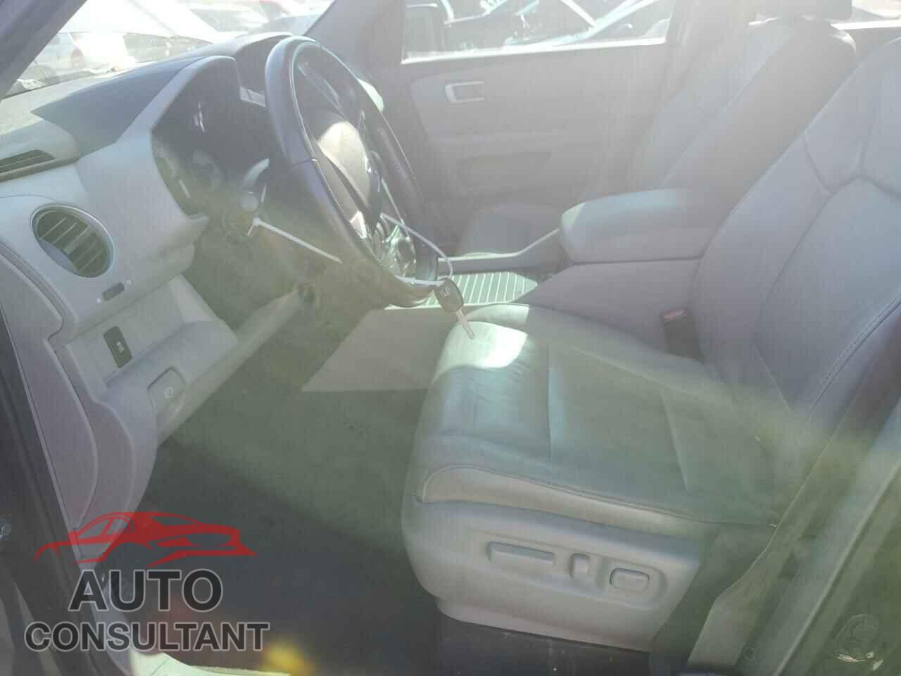 HONDA PILOT 2015 - 5FNYF4H69FB016256