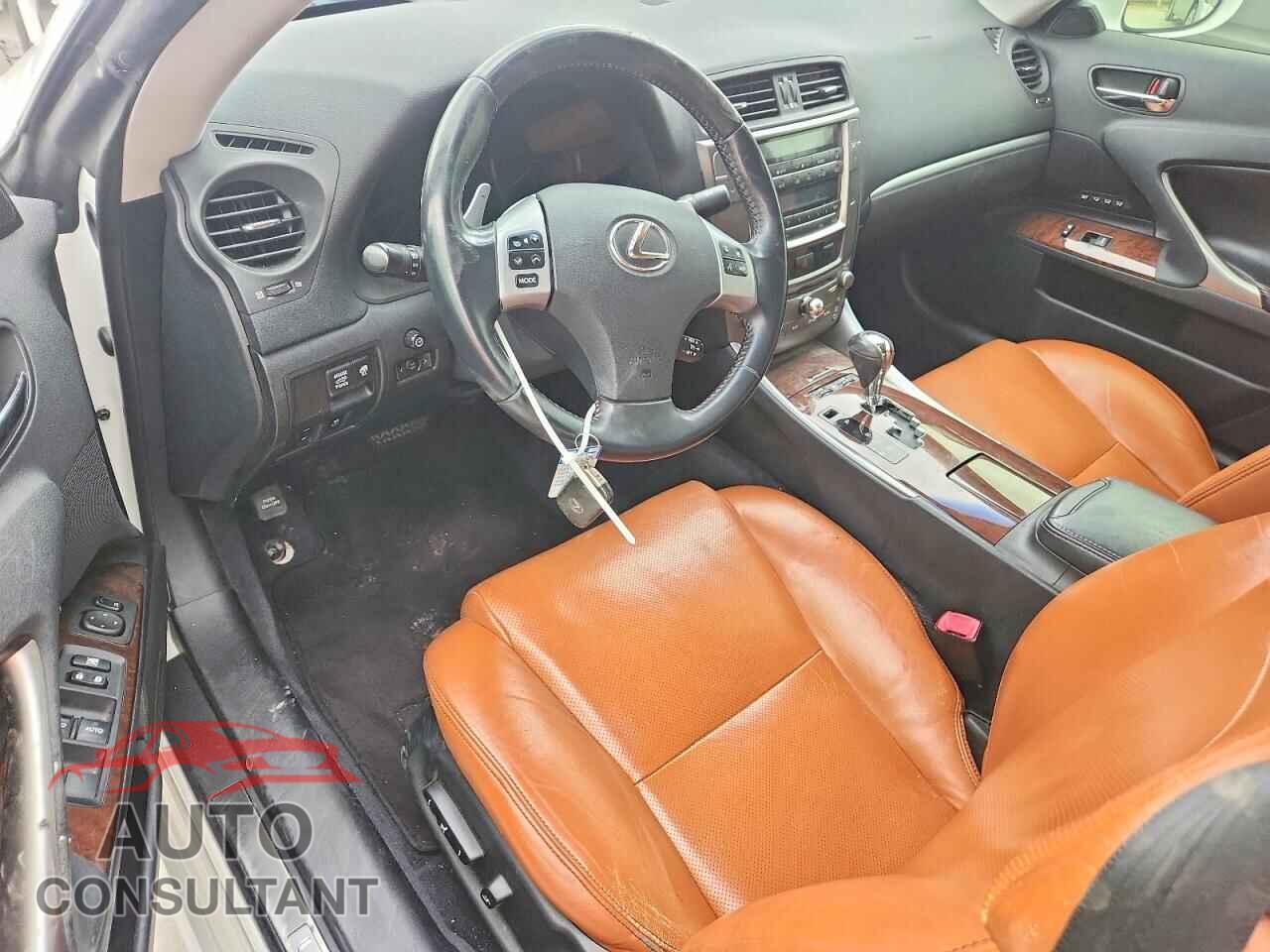 LEXUS IS 2012 - JTHFF2C2XC2526029