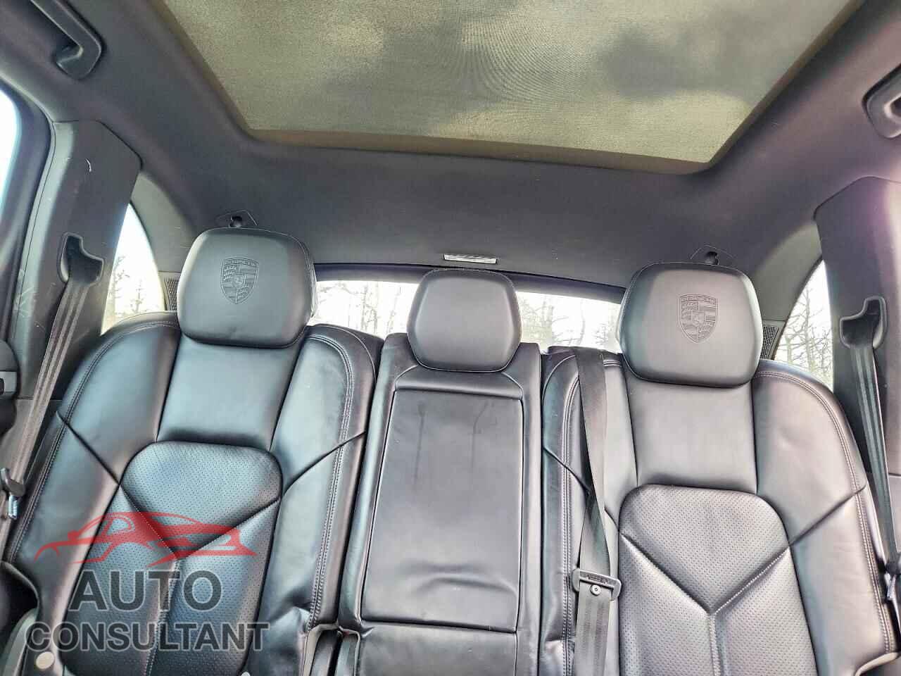 PORSCHE CAYENNE 2017 - WP1AA2A22HKA84804