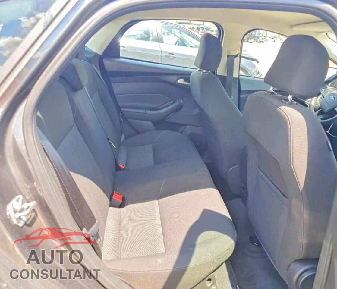 FORD FOCUS 2015 - 1FADP3F25FL217841