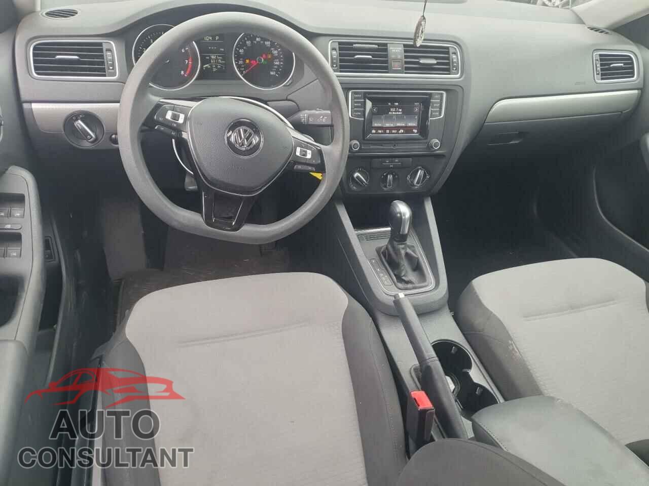 VOLKSWAGEN JETTA 2017 - 3VW2B7AJ2HM348472