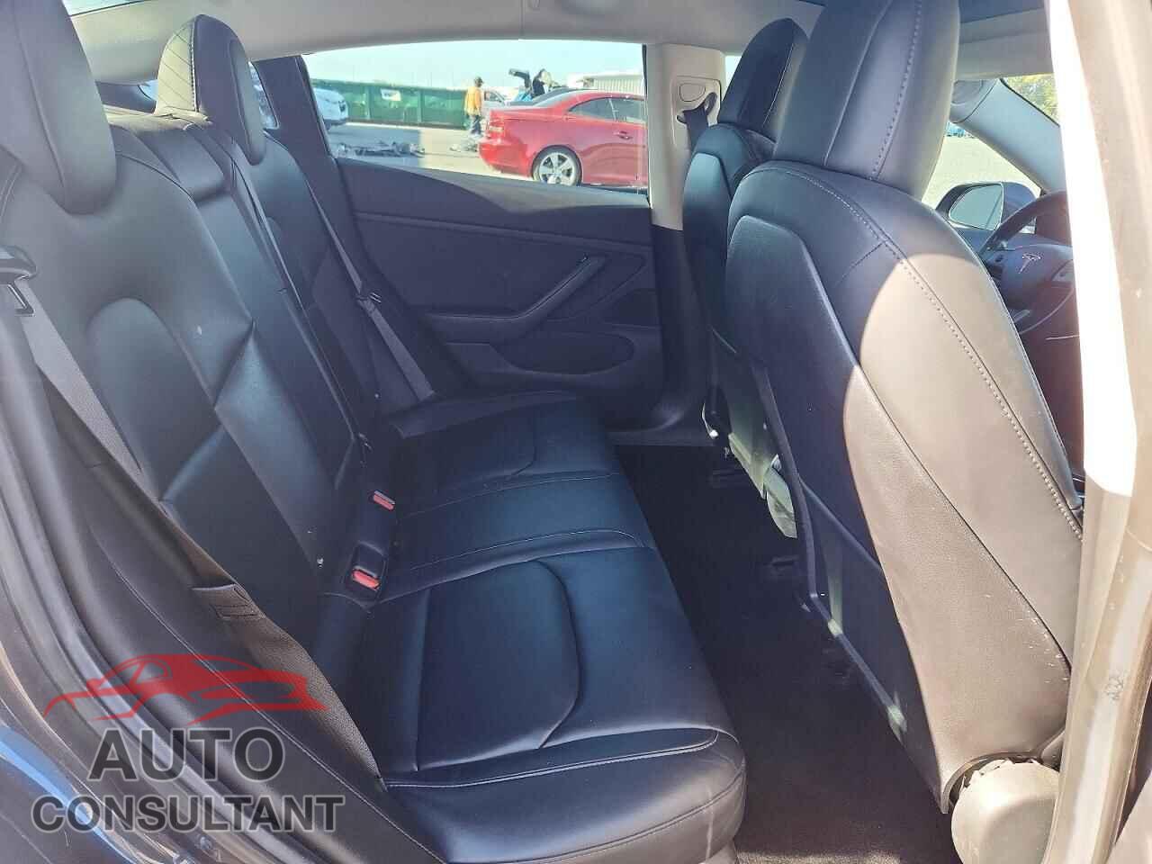 TESLA MODEL 3 2018 - 5YJ3E1EA5JF006935