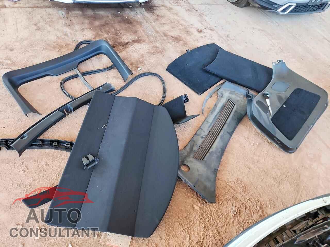 TESLA MODEL Y 2024 - 7SAYGDEF8RF052092