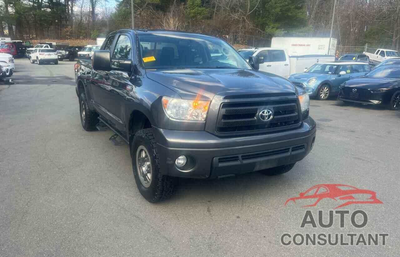 TOYOTA TUNDRA 2011 - 5TFUY5F10BX171445
