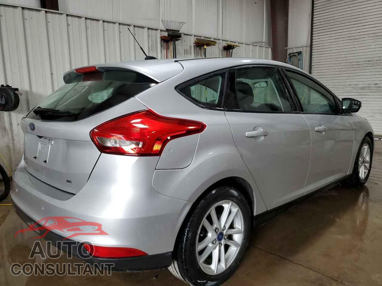 FORD FOCUS 2015 - 1FADP3K22FL350627