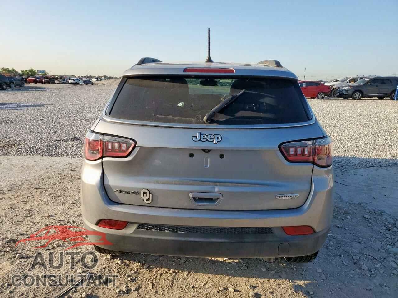 JEEP COMPASS 2018 - 3C4NJDBB7JT401817