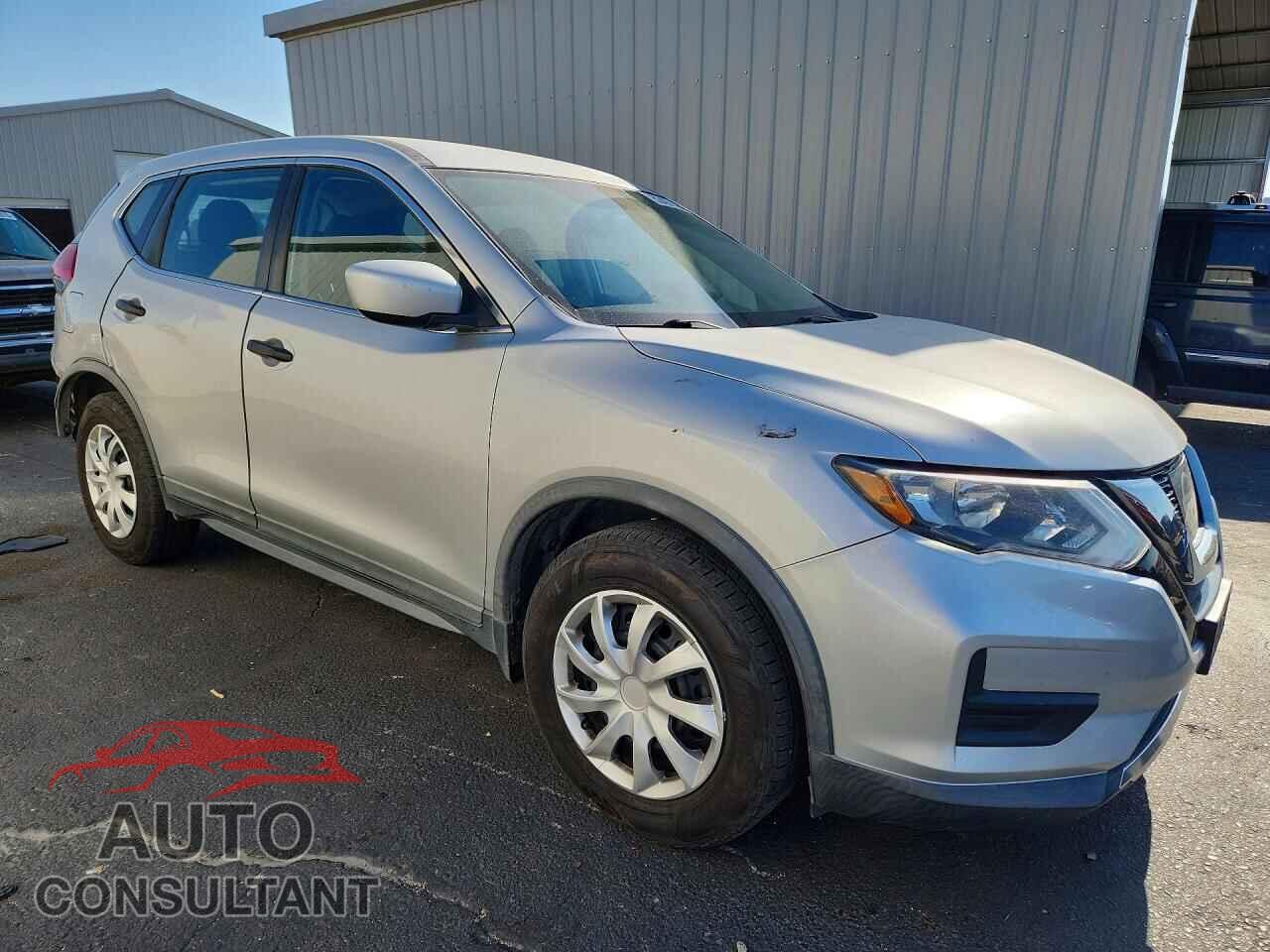 NISSAN ROGUE 2017 - KNMAT2MT8HP600165