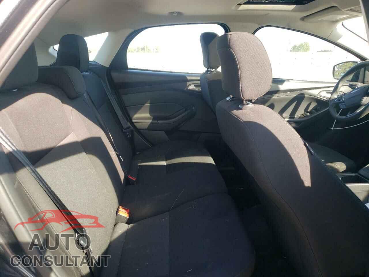 FORD FOCUS 2018 - 1FADP3M27JL294660