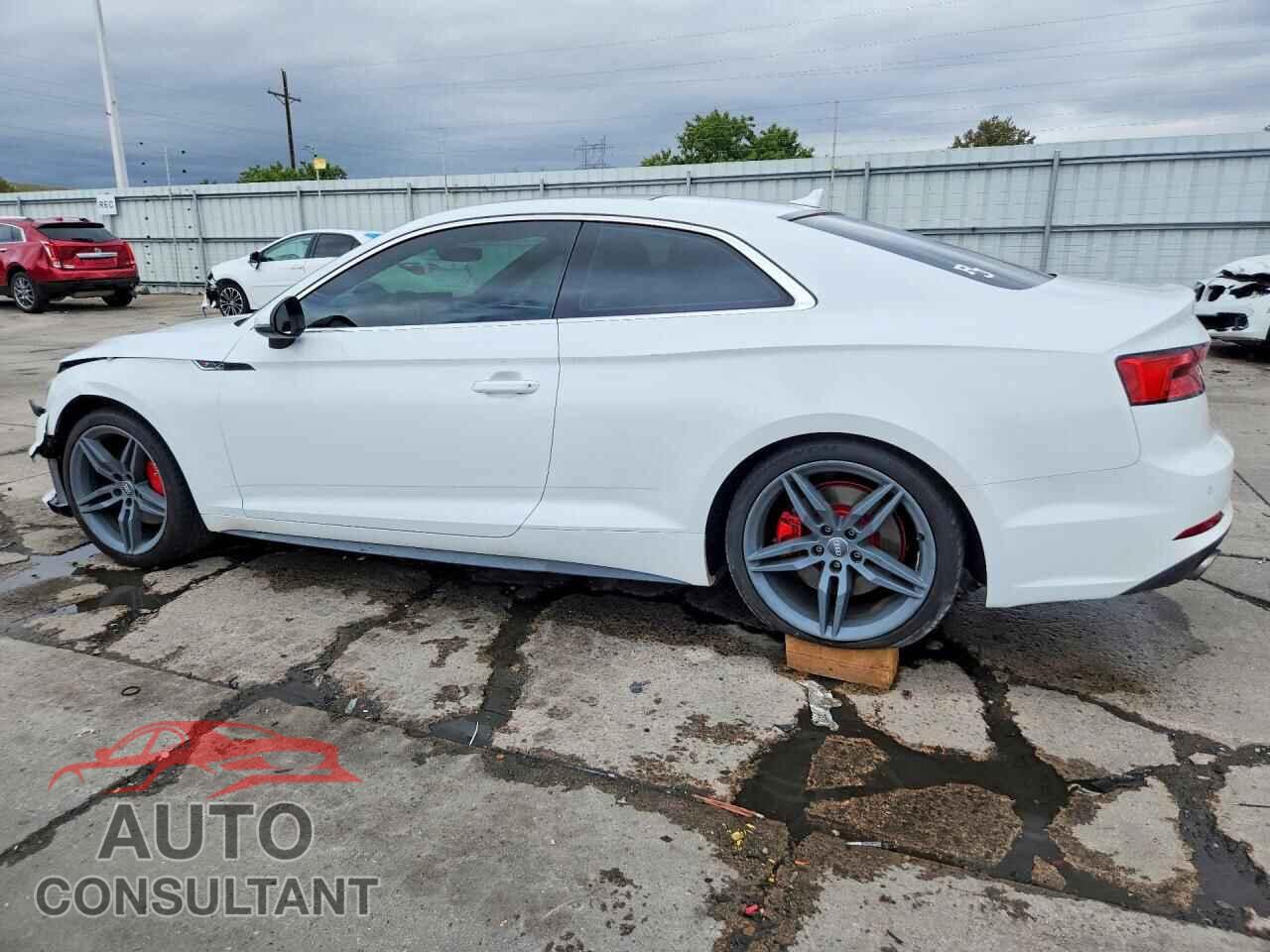 AUDI A5 2018 - WAUTNAF55JA001872