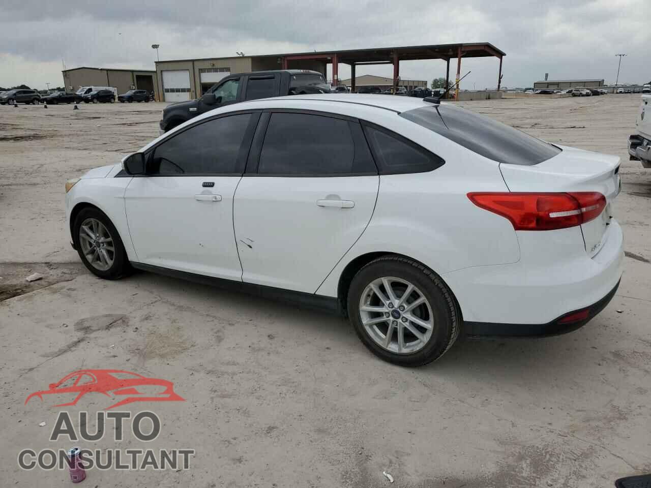 FORD FOCUS 2015 - 1FADP3F26FL351077