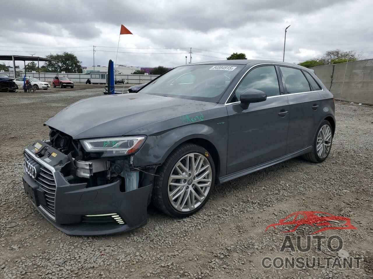 AUDI A3 2018 - WAUTPBFF5JA083689