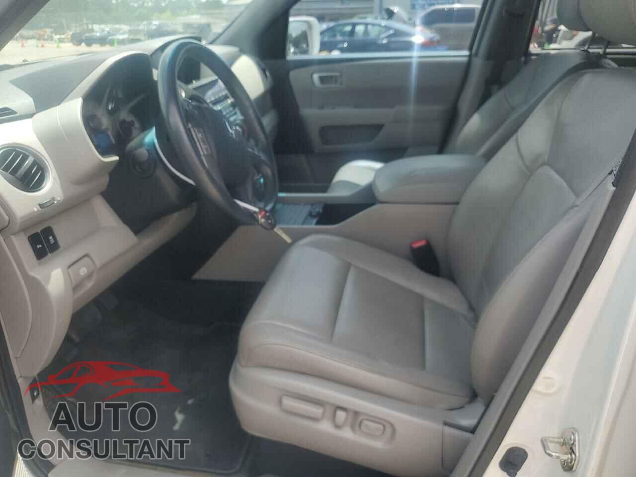 HONDA PILOT 2015 - 5FNYF4H95FB012537