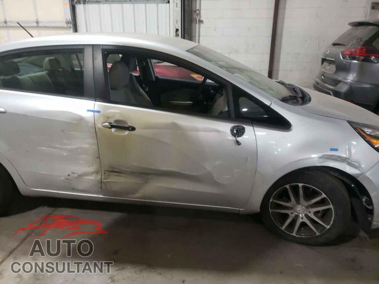 KIA RIO 2017 - KNADM4A37H6015865