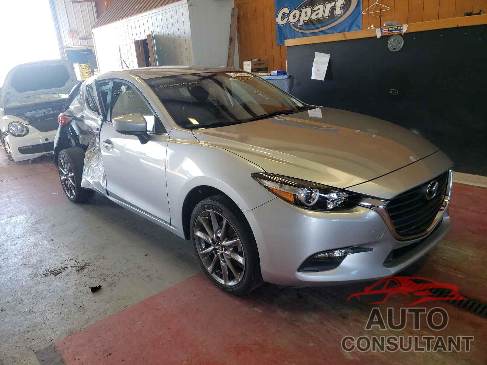 MAZDA 3 2018 - 3MZBN1L30JM250873