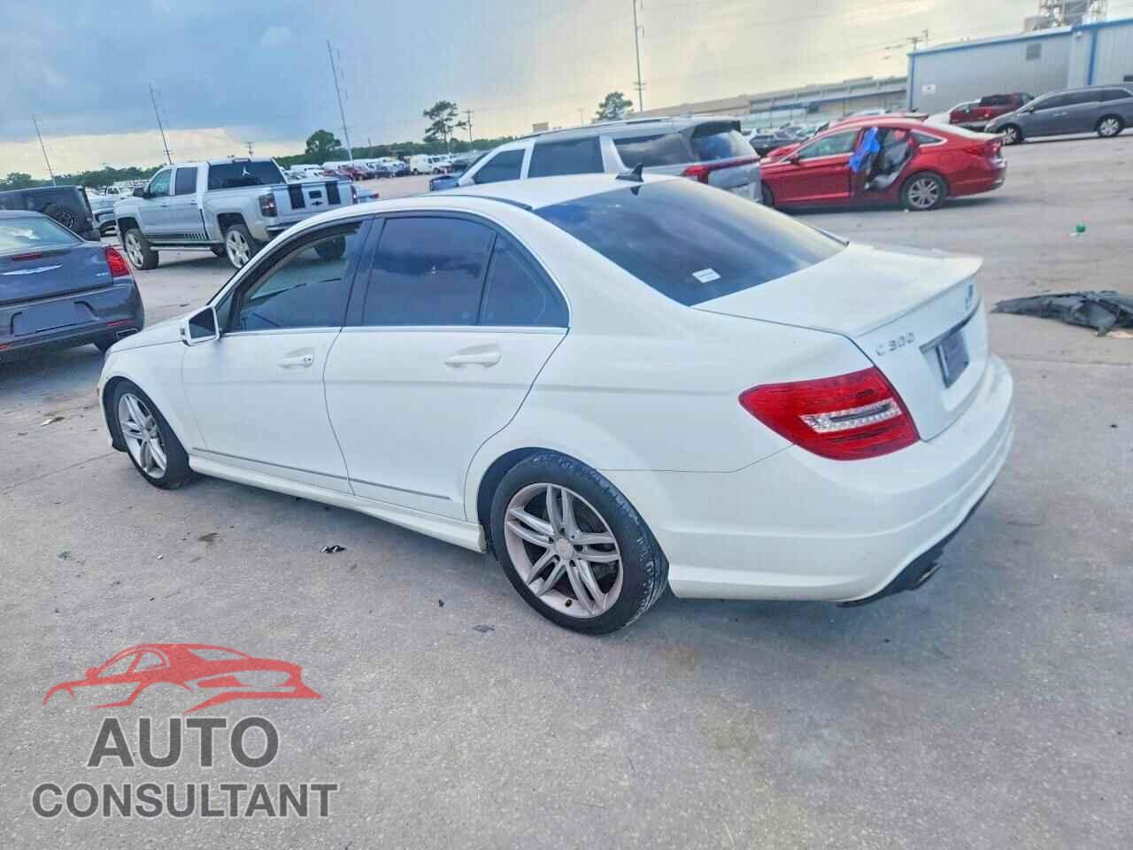 MERCEDES-BENZ C-CLASS 2013 - WDDGF8AB6DR278100