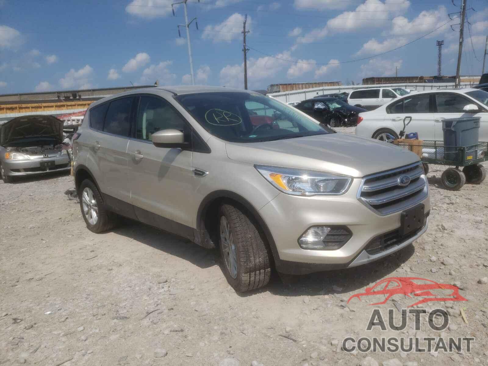 FORD ESCAPE 2017 - 1FMCU0GD6HUC75883