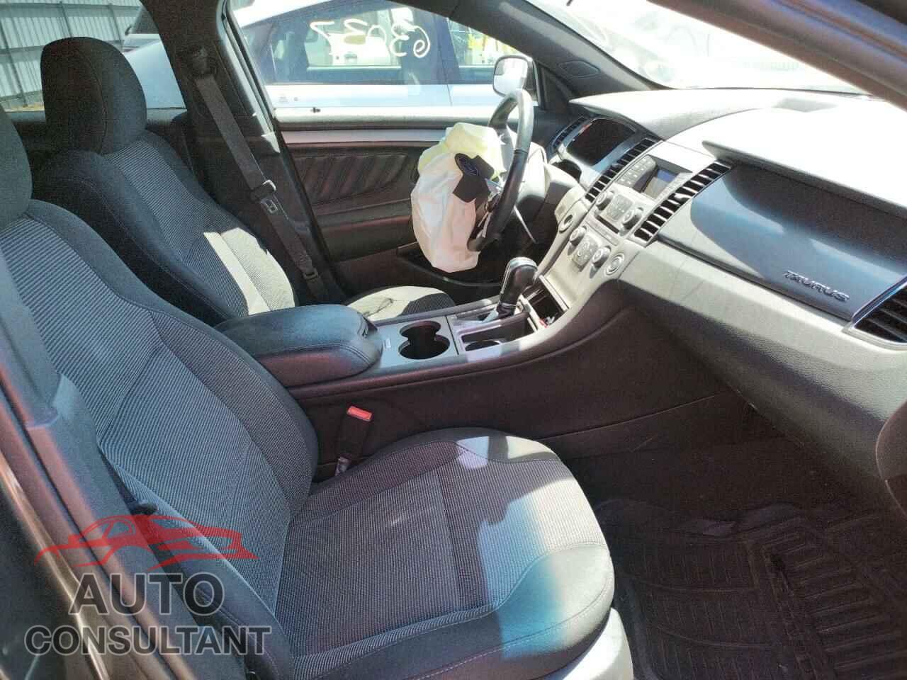 FORD TAURUS 2019 - 1FAHP2E82KG110833