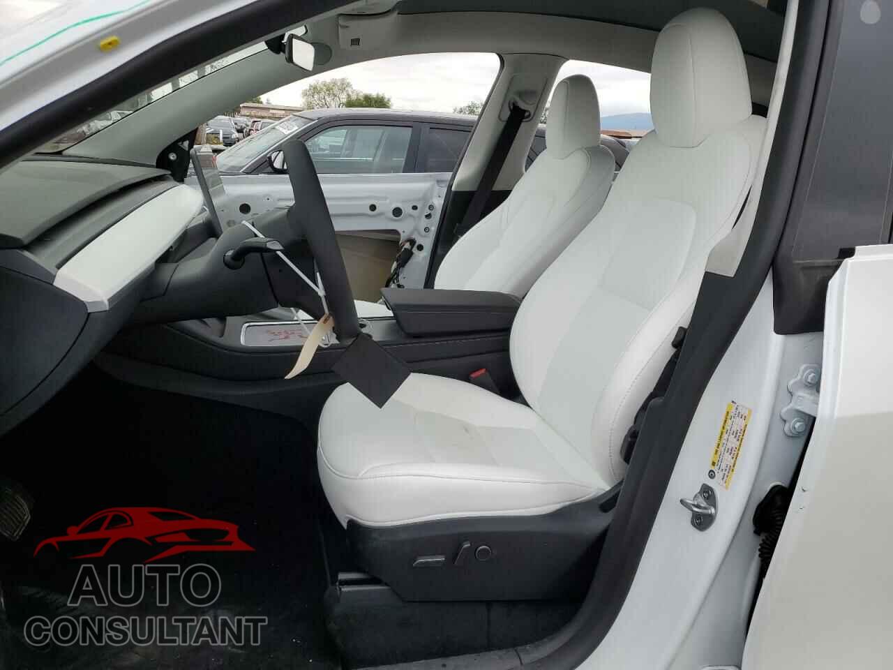 TESLA MODEL Y 2024 - 7SAYGDEE1RF985534