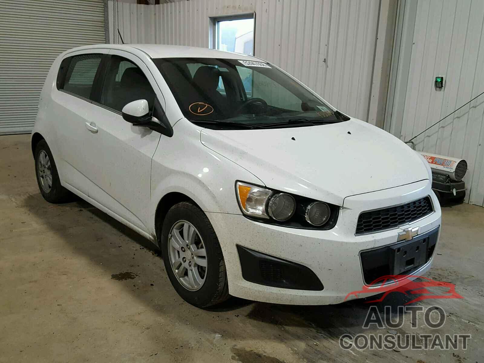 CHEVROLET SONIC 2015 - 1G1JC6SH1F4133765