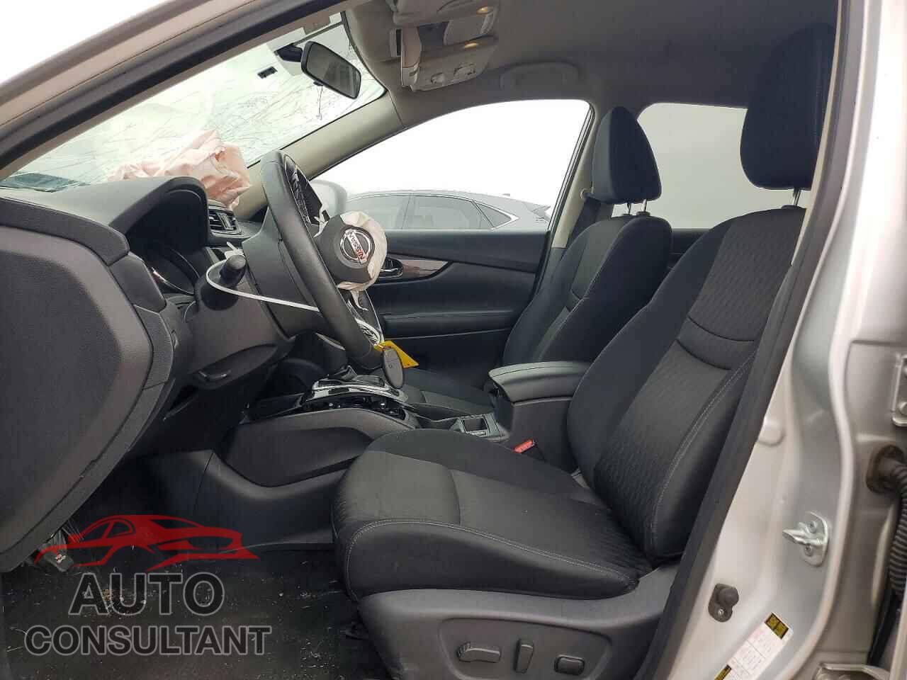 NISSAN ROGUE 2017 - KNMAT2MT2HP550623