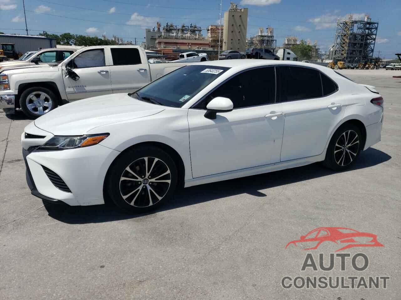 TOYOTA CAMRY 2018 - 4T1B11HK5JU090298