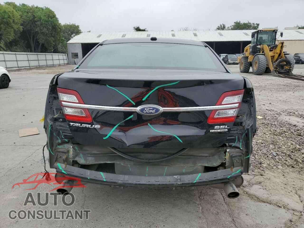 FORD TAURUS 2018 - 1FAHP2E89JG113825