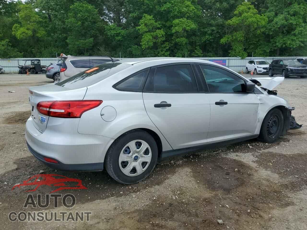 FORD FOCUS 2015 - 1FADP3E26FL291996