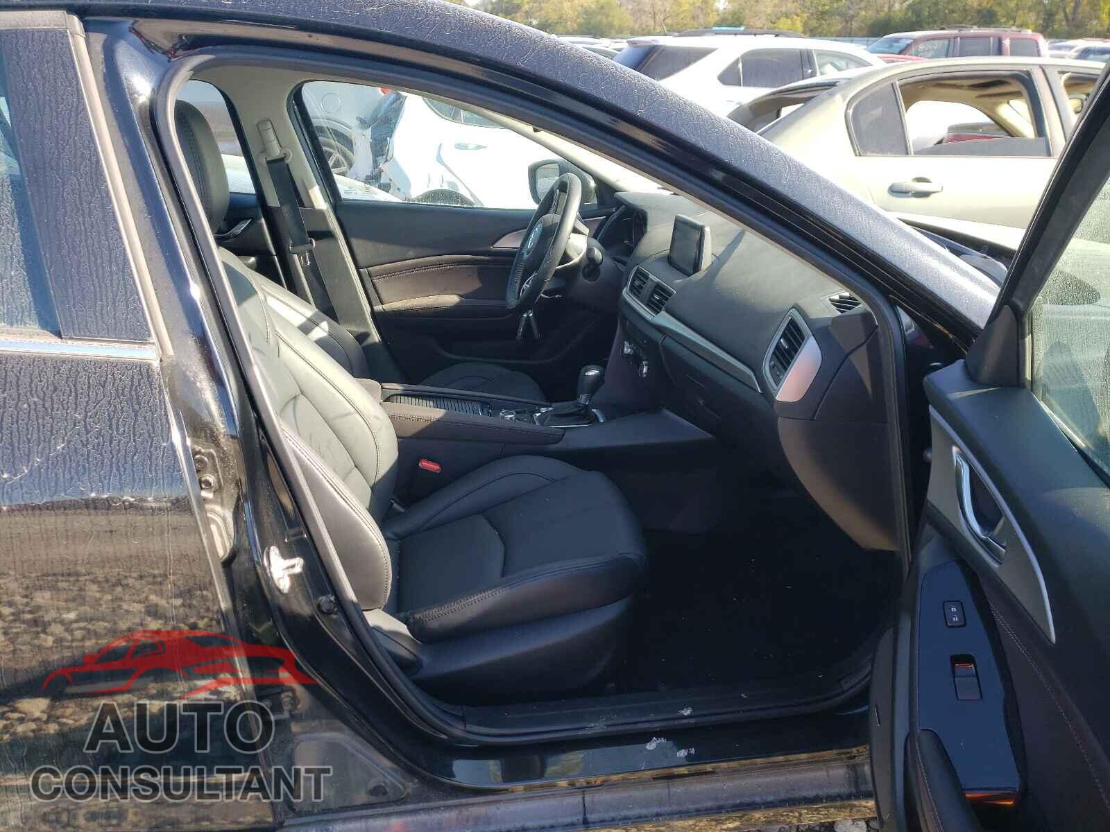 MAZDA 3 2018 - 3MZBN1V33JM264568