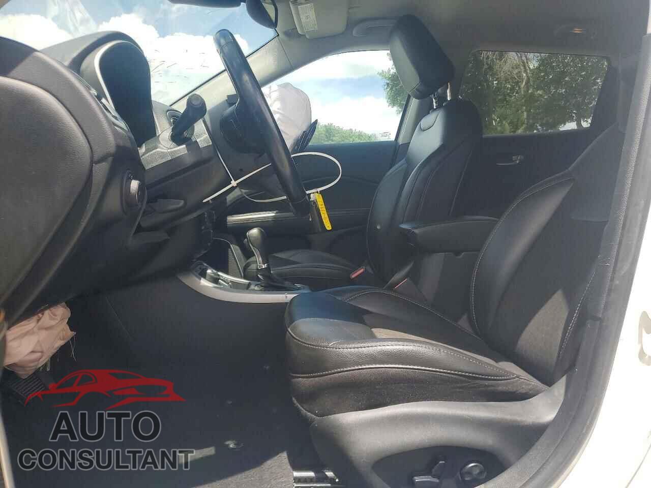 JEEP COMPASS 2021 - 3C4NJDBB8MT544005