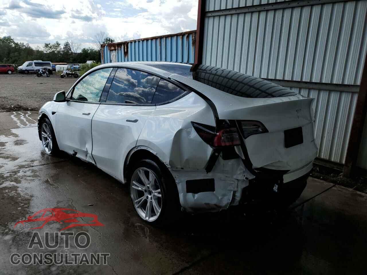 TESLA MODEL Y 2021 - 5YJYGDEE2MF083092