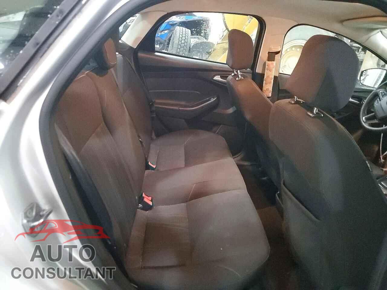 FORD FOCUS 2015 - 1FADP3F23FL218017