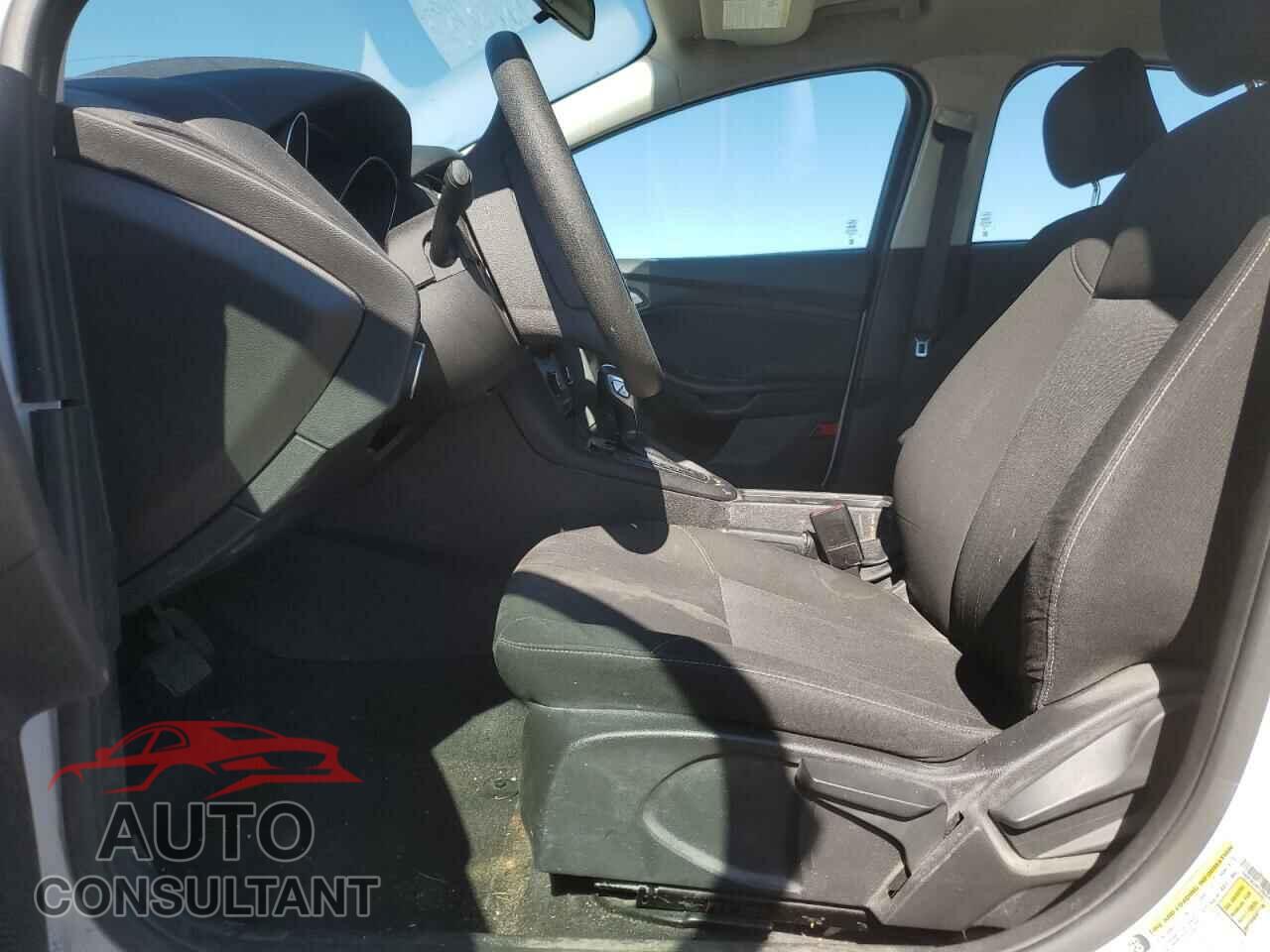 FORD FOCUS 2015 - 1FADP3K26FL292697