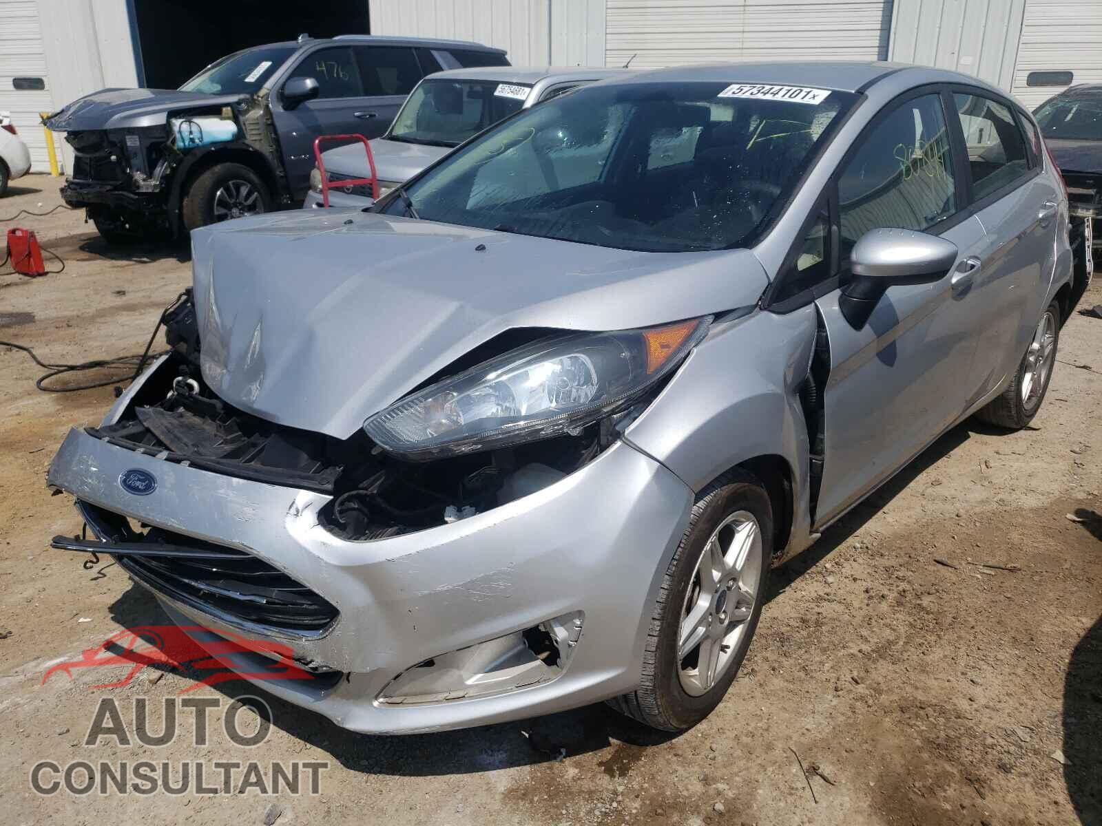 FORD FIESTA 2017 - 3FADP4EJ8HM132380