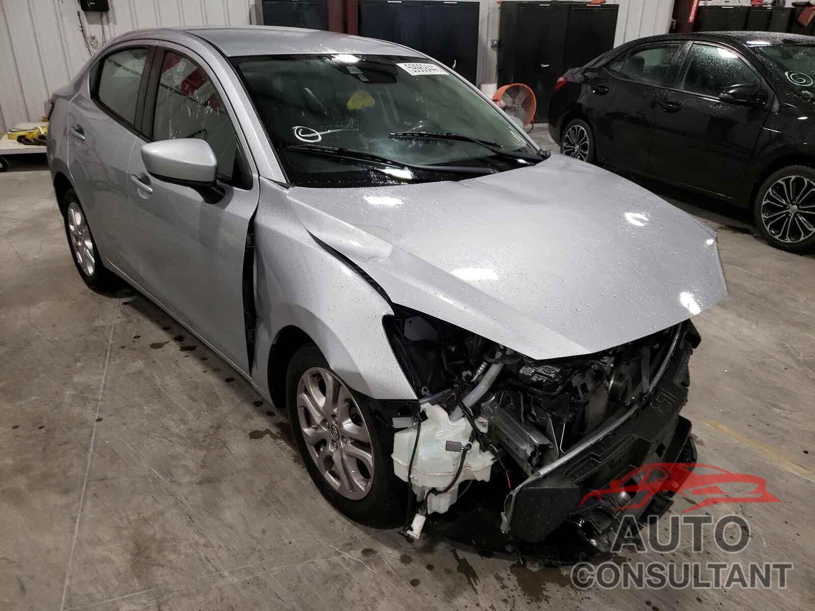 TOYOTA YARIS 2018 - 3MYDLBYV1JY329612