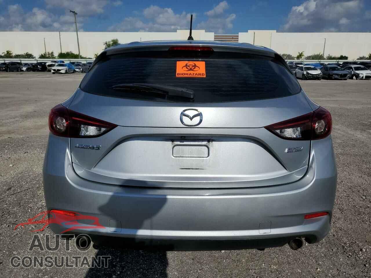 MAZDA 3 2018 - 3MZBN1K73JM243680