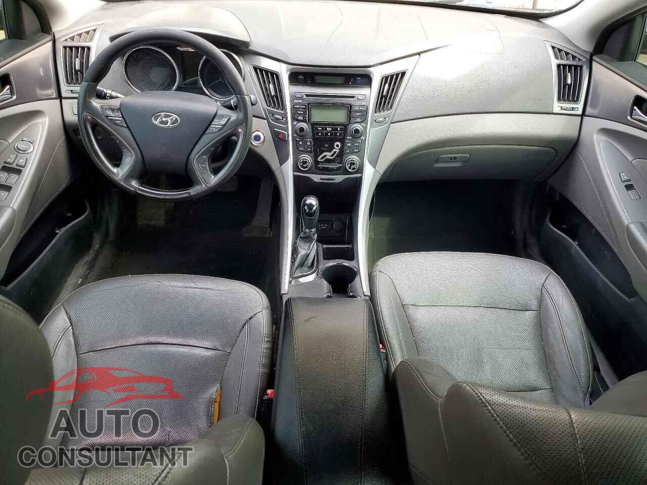 HYUNDAI SONATA 2012 - KMHEC4A42CA041908