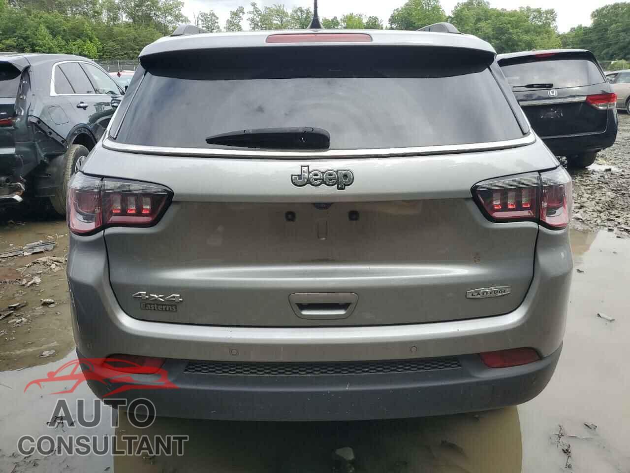JEEP COMPASS 2018 - 3C4NJDBB8JT272857