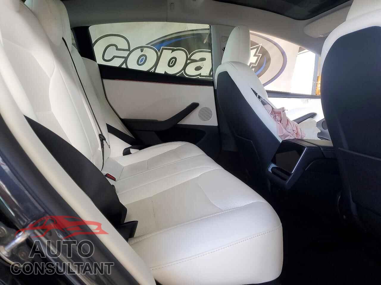 TESLA MODEL 3 2025 - 5YJ3E1EB5SF048998