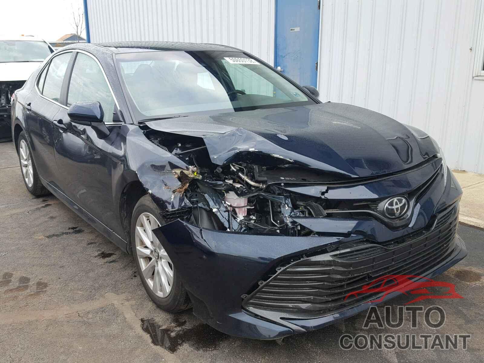 TOYOTA CAMRY 2018 - 4T1B11HK1JU618757