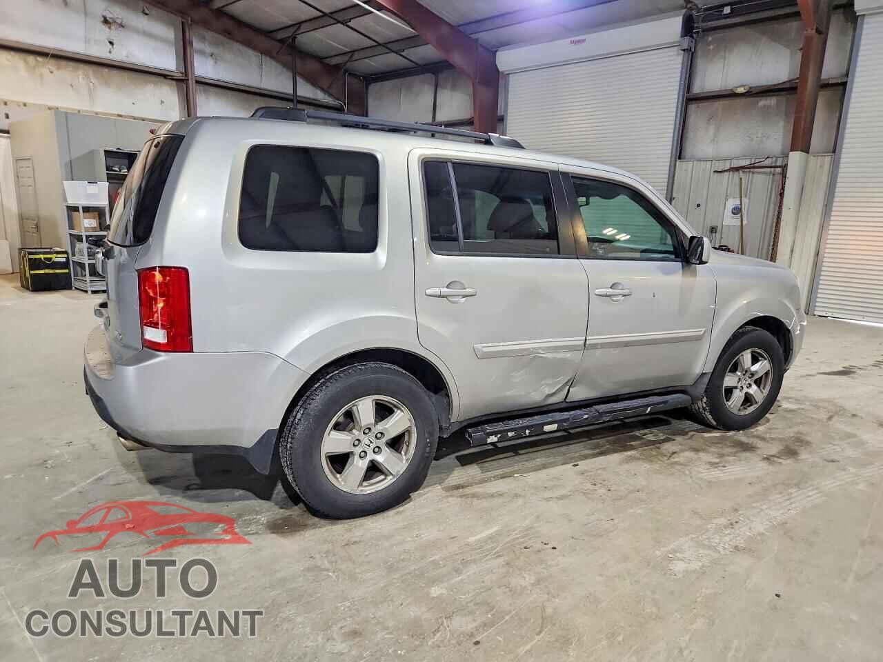 HONDA PILOT 2011 - 5FNYF4H50BB059210
