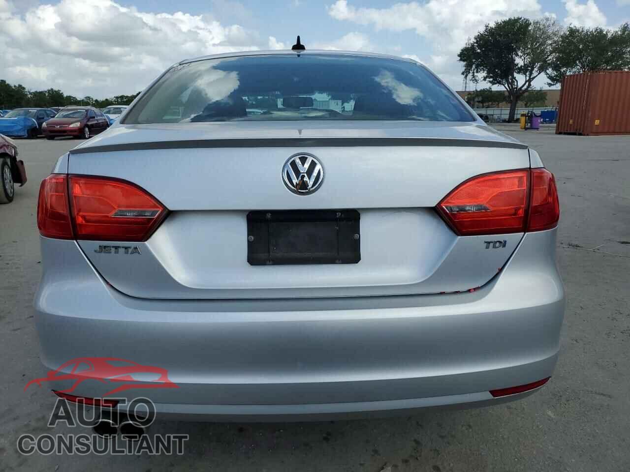 VOLKSWAGEN JETTA 2011 - 3VWLL7AJ5BM131748