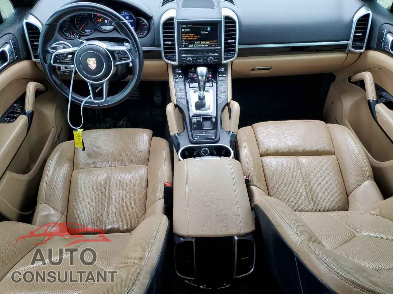 PORSCHE CAYENNE 2016 - WP1AA2A28GKA37954