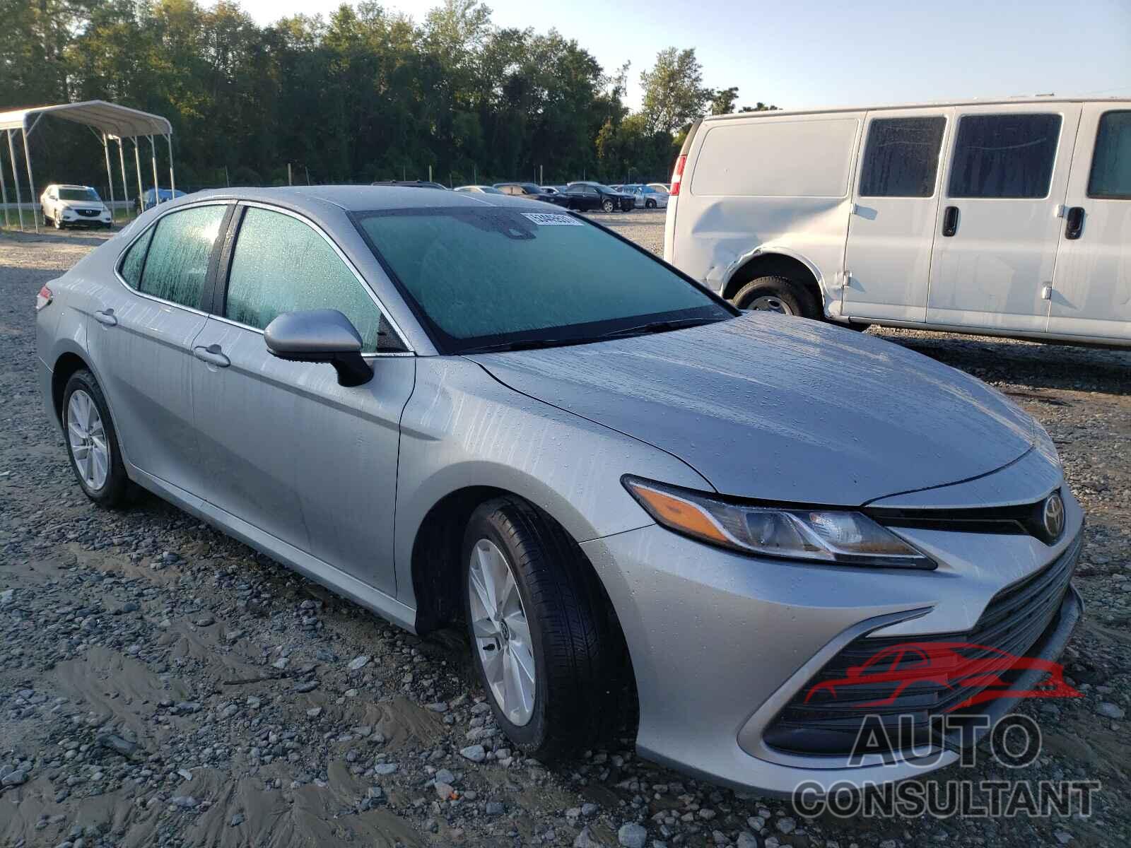 TOYOTA CAMRY 2021 - 4T1C11AK5MU452259