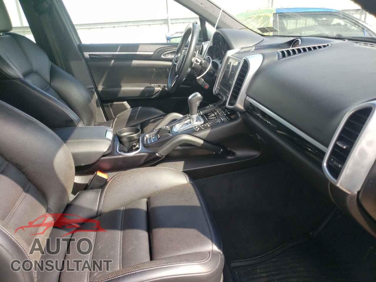PORSCHE CAYENNE 2017 - WP1AA2A22HKA88318